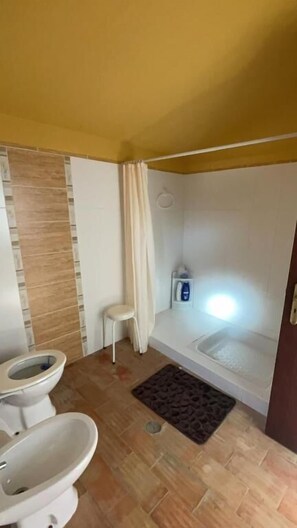 Réfrigérateur grande capacité avec congélateur, four à micro-ondes