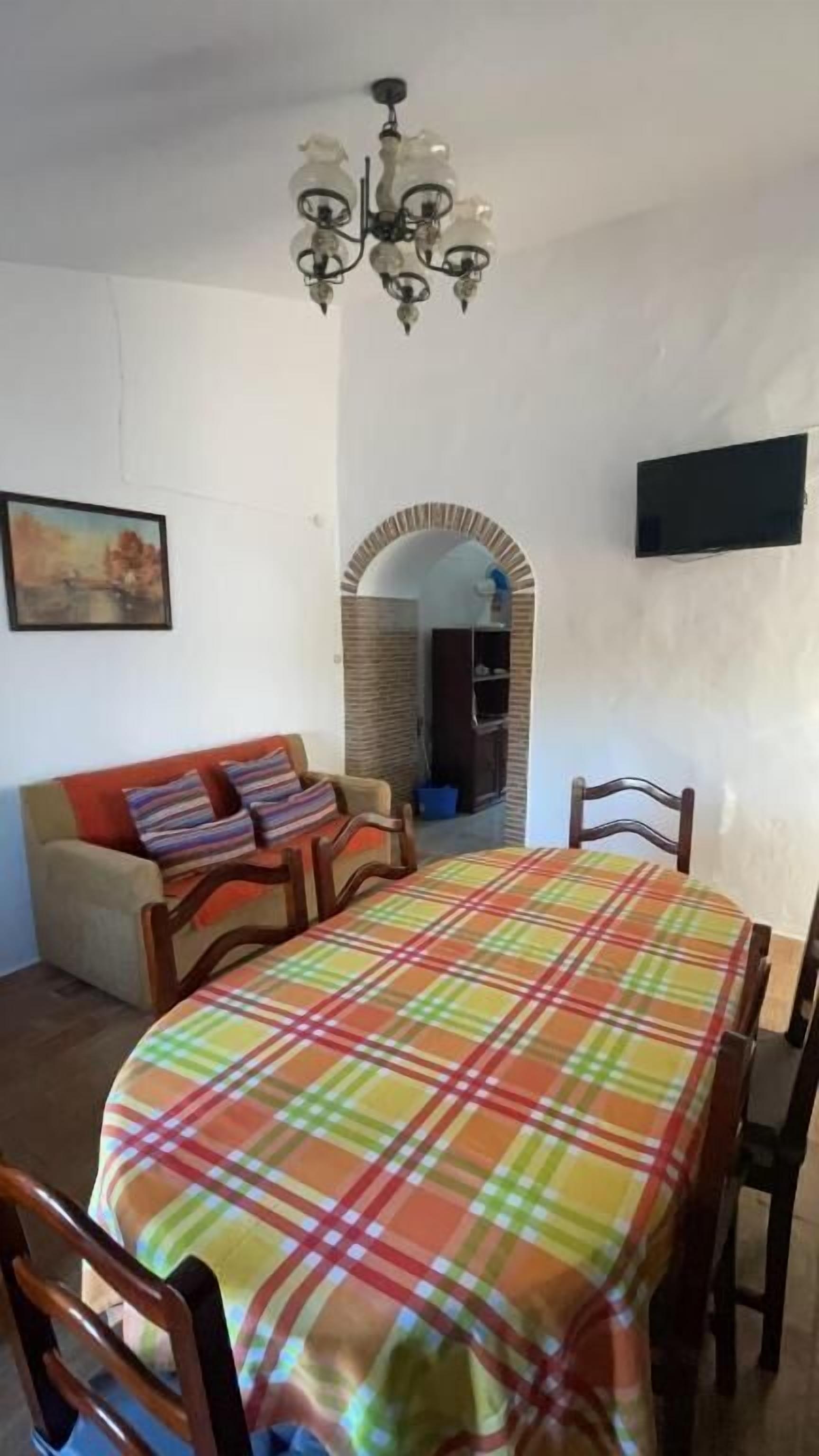 Télévision de 65 cm avec chaînes numériques