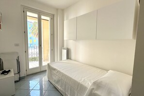 2 bedrooms, bed sheets