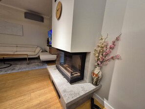 TV connectée, cheminée