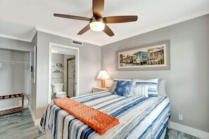 2 bedrooms, iron/ironing board, WiFi, bed sheets - Olde Naples Luxury Condo Steps to Pier, Beach, Sunsets and restaurants!  (Naples)