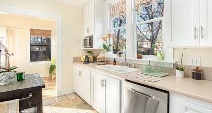 Spacious 4-bedroom house in enjoyable Shreveport with WiFi, AC