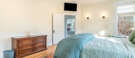 4 عدّة غرف نوم وواي فاي وملاءات أسرّة