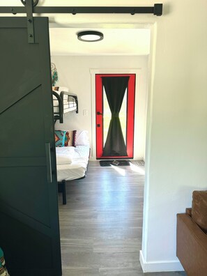 2 chambres, fer et planche à repasser, Wi-Fi gratuit, draps fournis