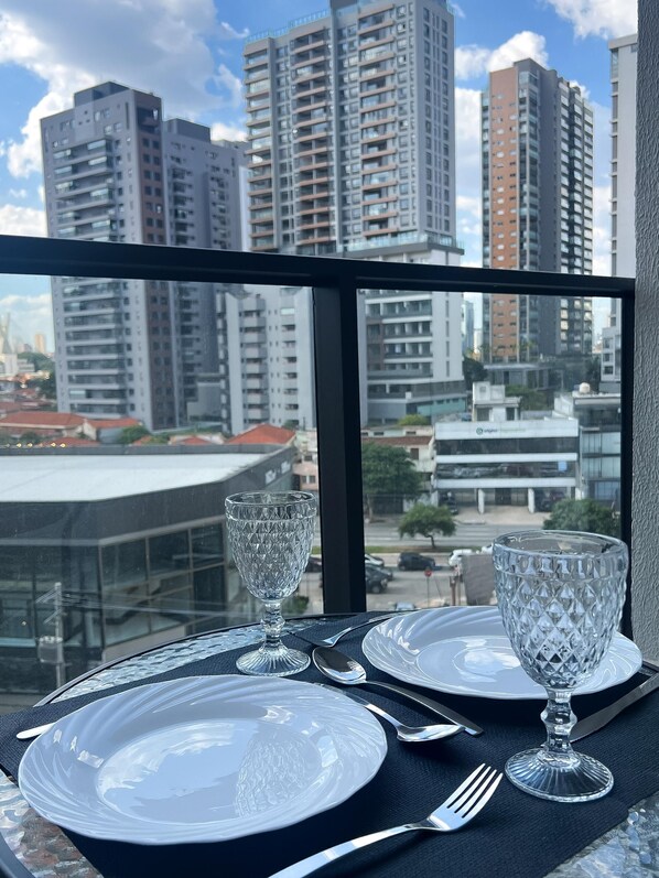 Estudio Confort, balcón, vistas a la ciudad | Balcón