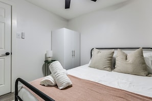2 chambres, fer et planche à repasser, Wi-Fi, draps fournis