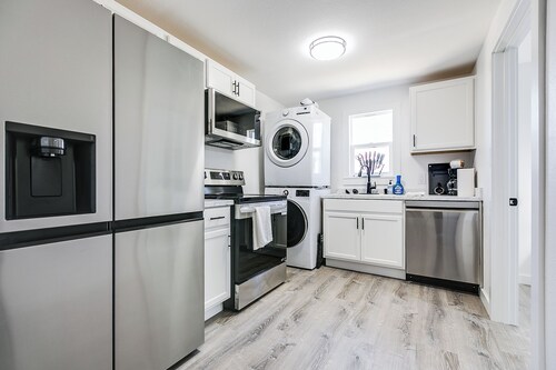 Newly renovated 2-bedroom, 1-bath guesthouse in the heart of San Angelo!