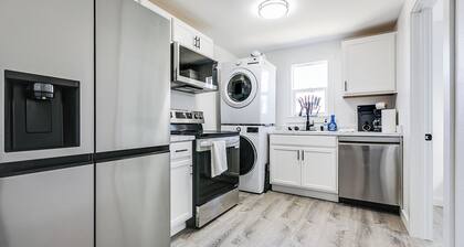 Newly renovated 2-bedroom, 1-bath guesthouse in the heart of San Angelo!