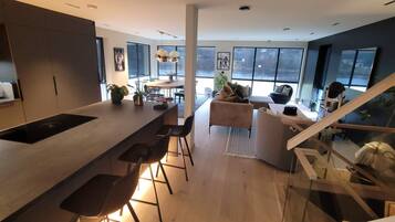 House, 5 Bedrooms, Balcony, Lake View | Interior