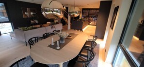 Huis, 5 slaapkamers, balkon, uitzicht op meer | Dineerruimte