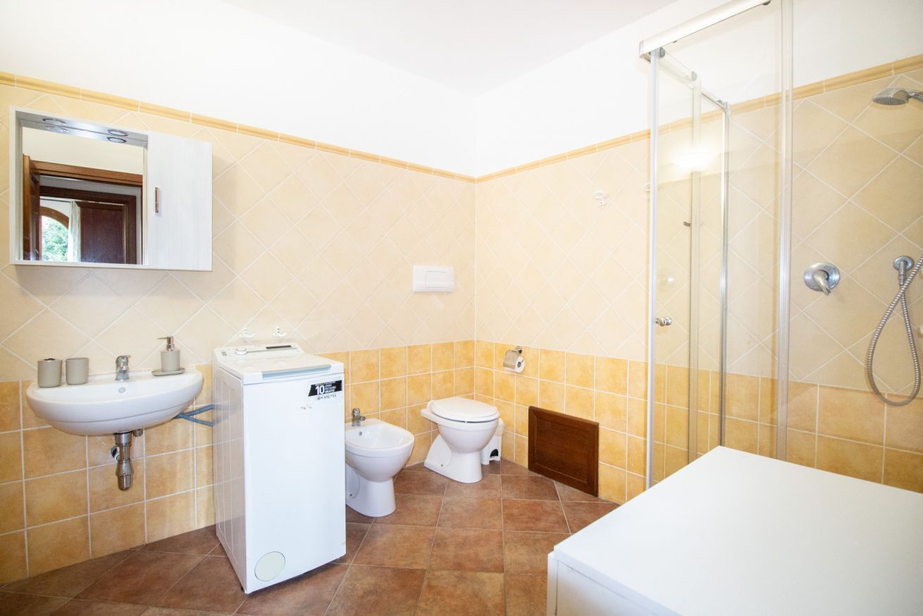 Shower, hair dryer, bidet, toilet paper