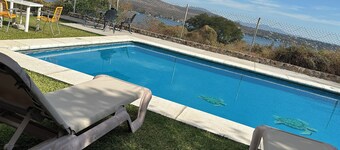 Charming 2-bedroom cottage with WiFi, AC in tranquil Tequesquitengo