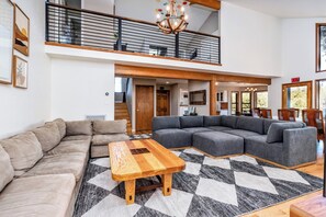 Smart TV, fireplace, foosball - Spacious Mountain View Home - Pool, Spa, Game Room & Stunning Views [Sleeps 13] (Oakhurst)