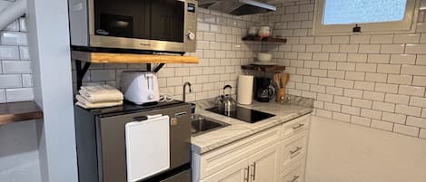 Fridge, microwave, stovetop, coffee/tea maker