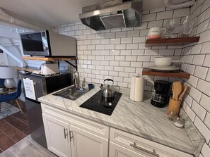 Fridge, microwave, stovetop, coffee/tea maker