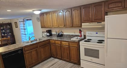 3-bedroom country house with A/C.
. Enjoy a peaceful getaway near Watts Bar Dam