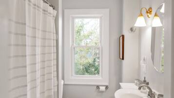 Hårføner, håndklær, såpe og sjampo