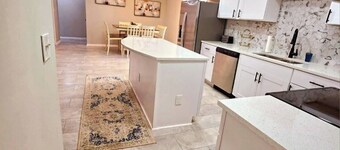 Austin Gray: 5Bd/2Bth/Huge Vacation Home Sleeps 10!