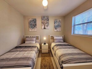 3 bedrooms, desk, iron/ironing board, free WiFi