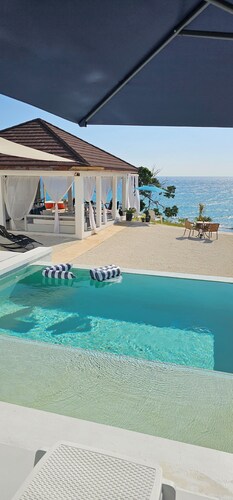 Beach Chic 2-Bedroom Villa – 100% 5-Star Rated - Luxury Redefined