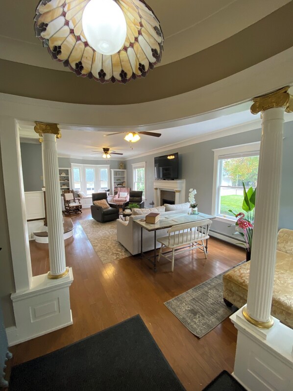 Fireplace - Charming Victorian home with a modern twist. Historic Toledo neighborhood. (Toledo)