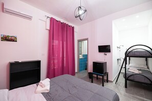 Superior Quadruple Room, Courtyard View | Minibar, individually decorated, individually furnished, free WiFi - Splendori Rooms (Palermo)