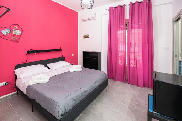 Superior Quadruple Room, Courtyard View | Minibar, individually decorated, individually furnished, free WiFi - Splendori Rooms (Palermo)