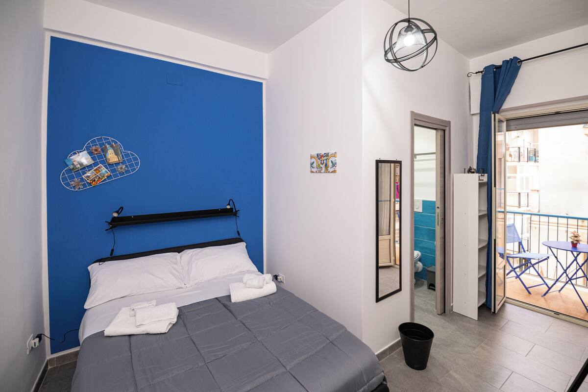 Phòng 4 tiện nghi đơn giản, quang cảnh sân vườn | Minibar, truy cập Internet không dây miễn phí, trang trí khác biệt 