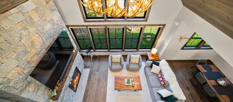 Loon Mountain Luxury Cabin • Hot Tub + Arcades: Foliage, Golf, Bike & Ski