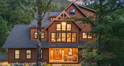 Luxury Mtn Retreat I Hot Tub I Arcade I Custom Bunk Beds