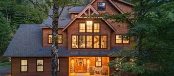Luxury Mtn Retreat I Hot Tub I Arcade I Custom Bunk Beds