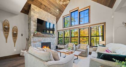 Loon Mountain Luxury • Hot Tub + Arcades: Foliage, Hike, Bike & Ski