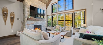 Loon Mountain Luxury • Hot Tub + Arcades: Foliage, Hike, Bike & Ski