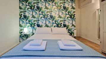 1 camera, una scrivania, Wi-Fi, lenzuola