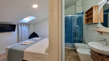 Douche, sèche-cheveux, bidet