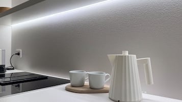 Fridge, coffee/tea maker