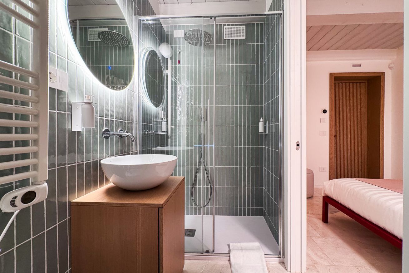 Dusche, Haartrockner, Bidet, Handtücher