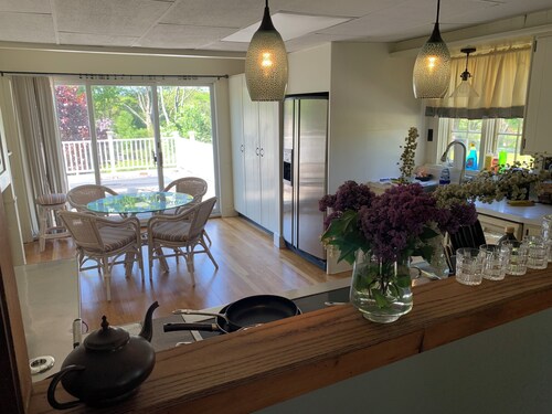 Charming 1-bedrm unit with WiFi, AC in quaint Deep River- “Queen of the Valley”