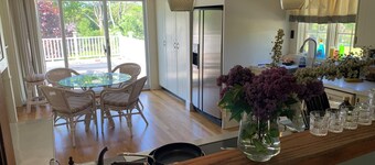 Charming 1-bedrm unit with WiFi, AC in quaint Deep River- “Queen of the Valley”