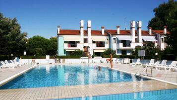Outdoor pool, pool loungers