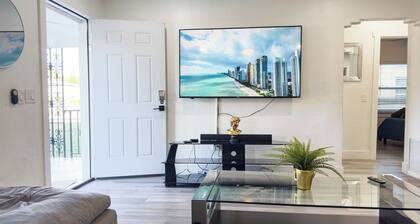 Happy House Miami! 3 Bedroom close to Wynwood! 1 King, 3 Queens - 8 adults!