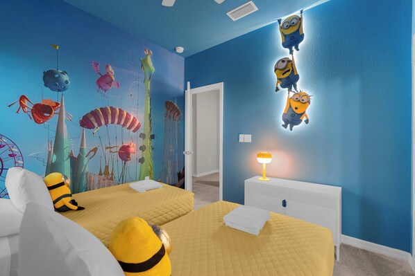 4 habitaciones, tabla de planchar con plancha y ropa de cama 