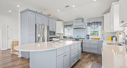 Sunkissed OBX Luxury, 6 bedroom, Elevator, Pool, Hot tub in Duck. SALE/PROMOTION