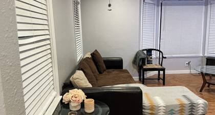 3-bedroom house with WiFi in Los Angeles with bonus room for entertainment
