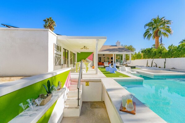 A heated pool - El Sip by Rather Be Properties (Palm Springs)