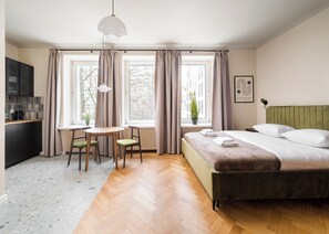 Iron/ironing board, WiFi, bed sheets