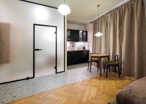 Interior - Plac Dąbrowskiego Deluxe Studio #1 (Warszawa)