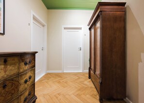 Interior - Plac Dąbrowskiego Deluxe Studio #2 (Warszawa)