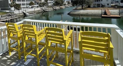 Cozy 5BR-2BA Cottage on Canal, Private Heated Pool, Private Boat Dock