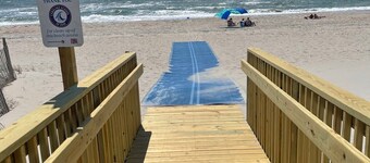 Cozy 5BR-2BA Cottage on Canal, Private Heated Pool, Private Boat Dock